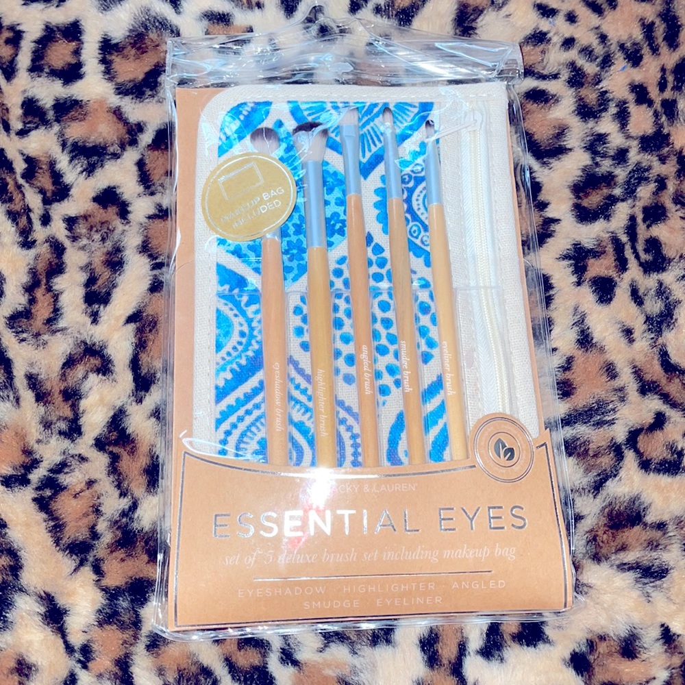 Cute Eye brush set with a makeup bag